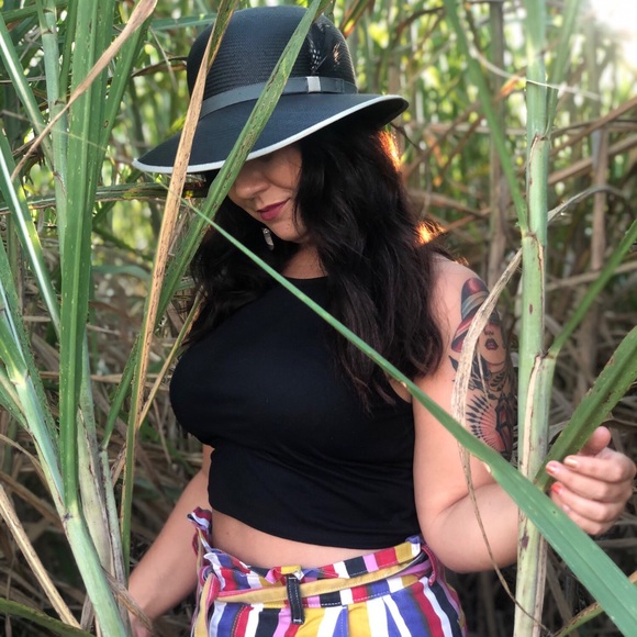 Meet your Posher, @MissNancyMae | Psychedelic Gal - Picture 3 of 8